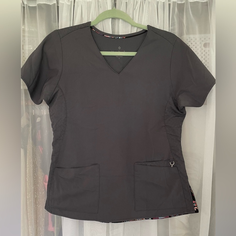 Vera Bradley GREY Scrub Top (Size: Small)